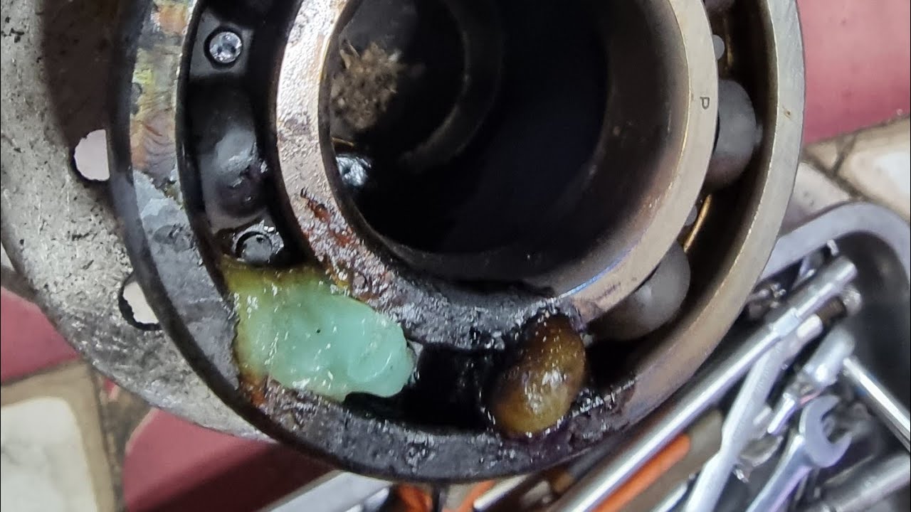 Giới thiệu đặc tính các loại mỡ bò bôi trơn SKF (LGMT 2 - LGMT 3 - LGHP 2 -  LGHB 2 - LGWA 2 ...) - YouTube